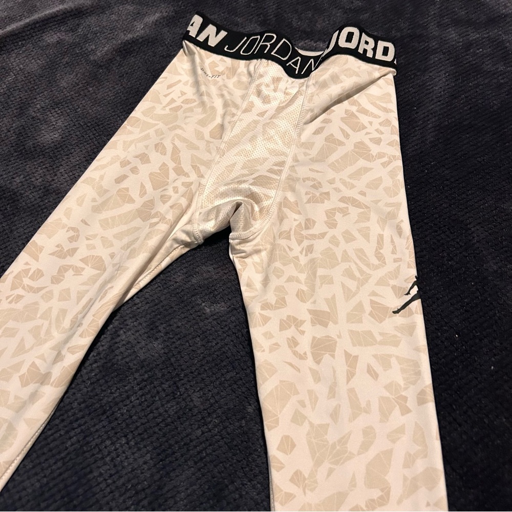 Nike Jordan Training Tights‎ Beige White Boy's size Medium M Base Layer - Picture 2 of 9